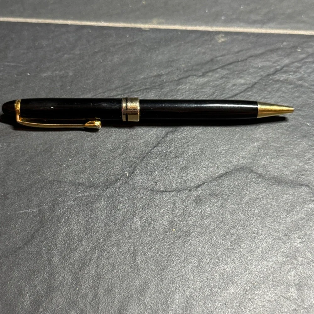 Vintage Black and Gold Tone Twist Ballpoint Pen Made in Taiwan Office Executive